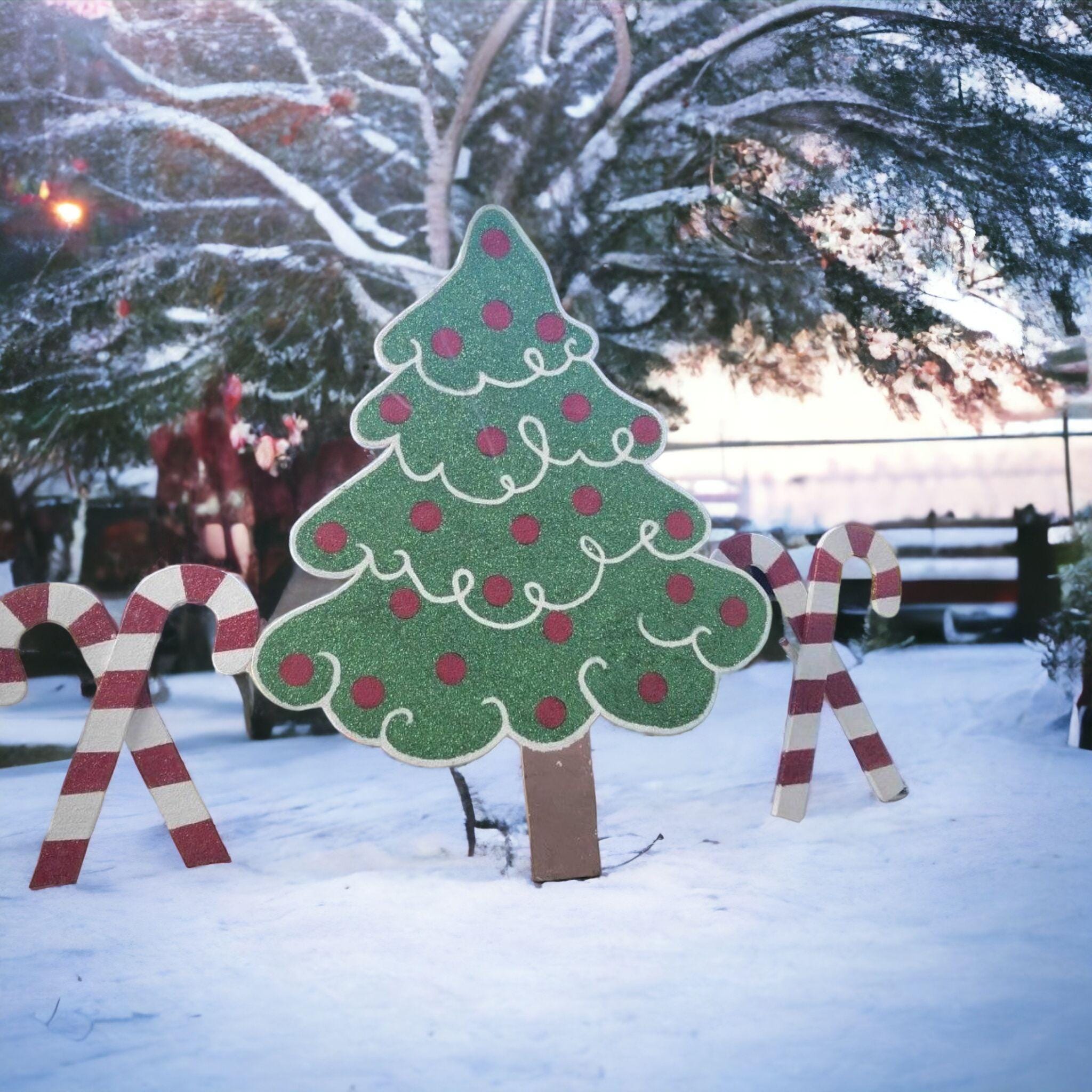 Christmas Tree With Red Ornaments  Wooden Yard Christmas All Weather Decoration – Hardware and Posts incl. - Easy setup- sealed