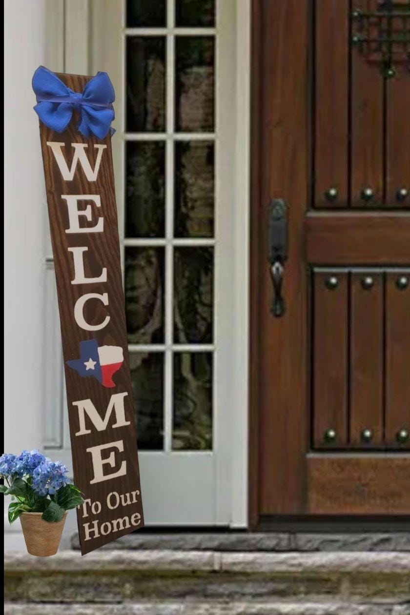 Texas Flag Welcome Sign: Rustic Wooden Porch Leaner with Burlap Bow