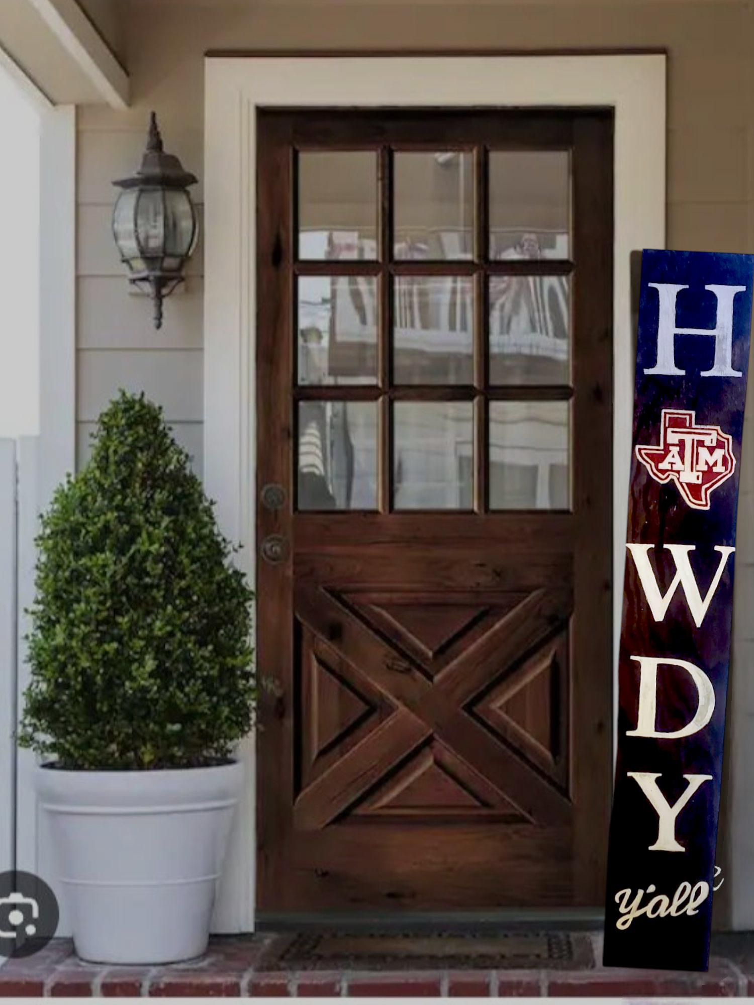 Texas A&M Porch Leaner Sign: Handpainted "Howdy Y'all" Vertical Decor