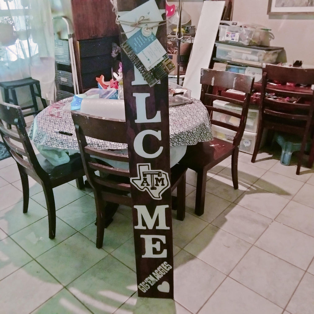 TEXAS A&M Welcome Wooden Porch Leaner sign with White Emblem  - Weatherproof